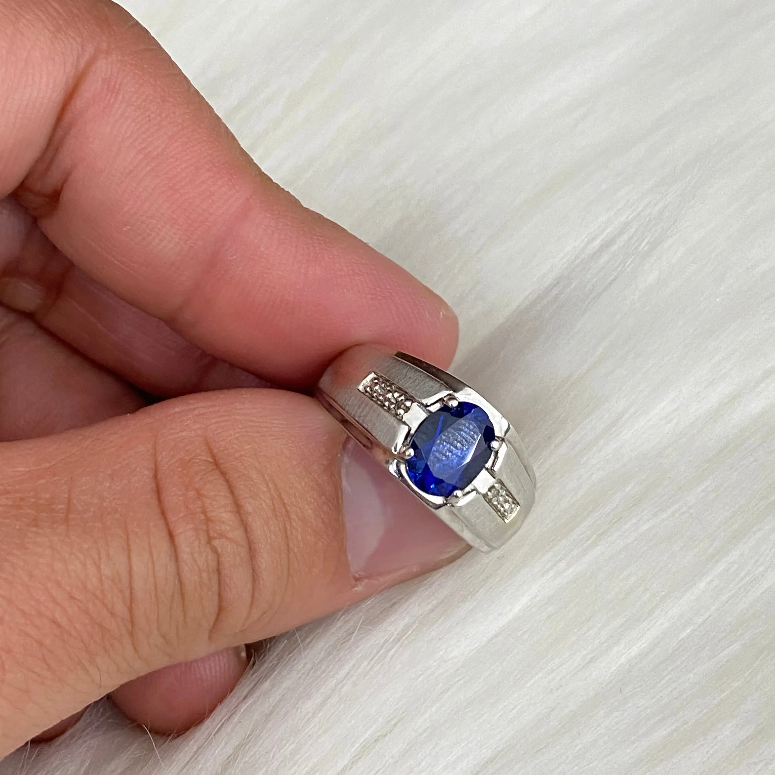 10K White Gold Diamond Fashion Ring Ct Dia/Sapphire / 4gr / Size 8