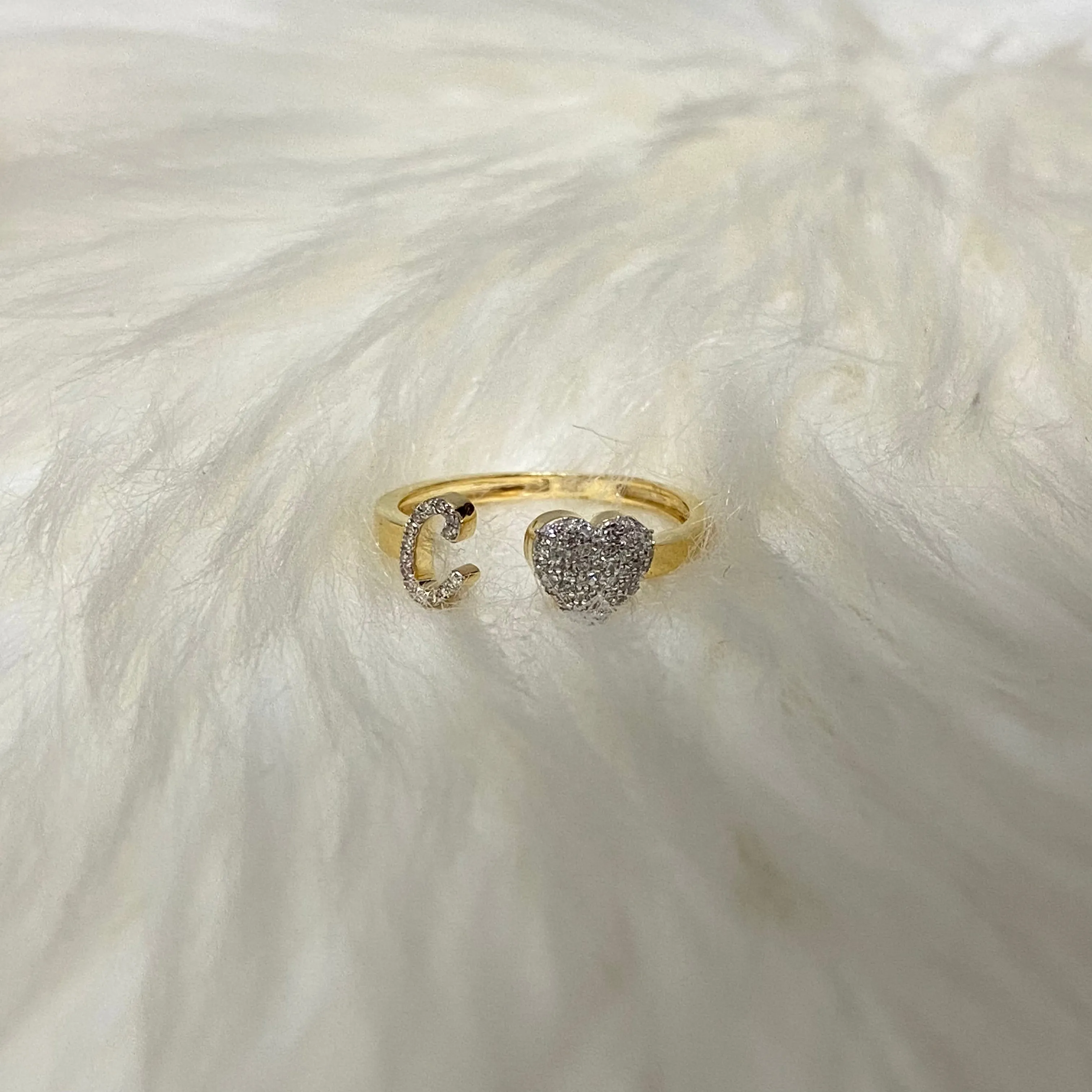 10K Yellow Gold Diamond Heart - Letter C Ring 0.18Ct Dia / 1.6gr / Size 6.5