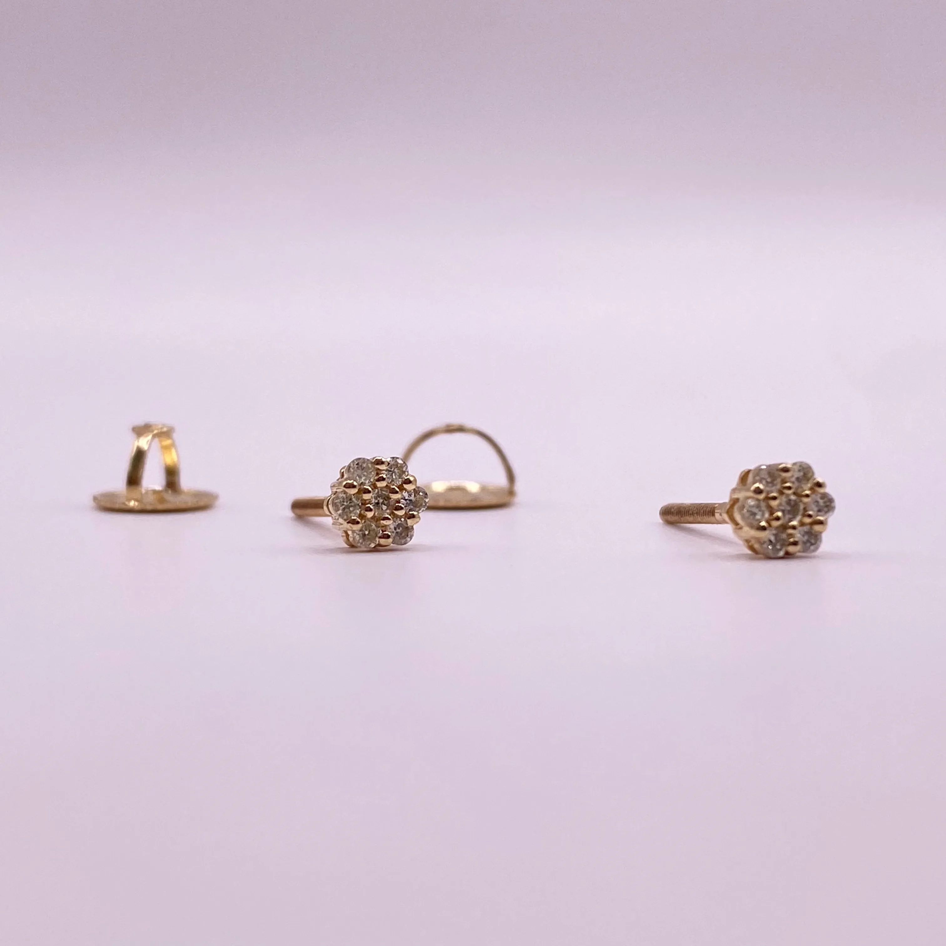 14K Yellow Gold Diamond Flower Stud Earrings 0.20Ct / 0.9gr