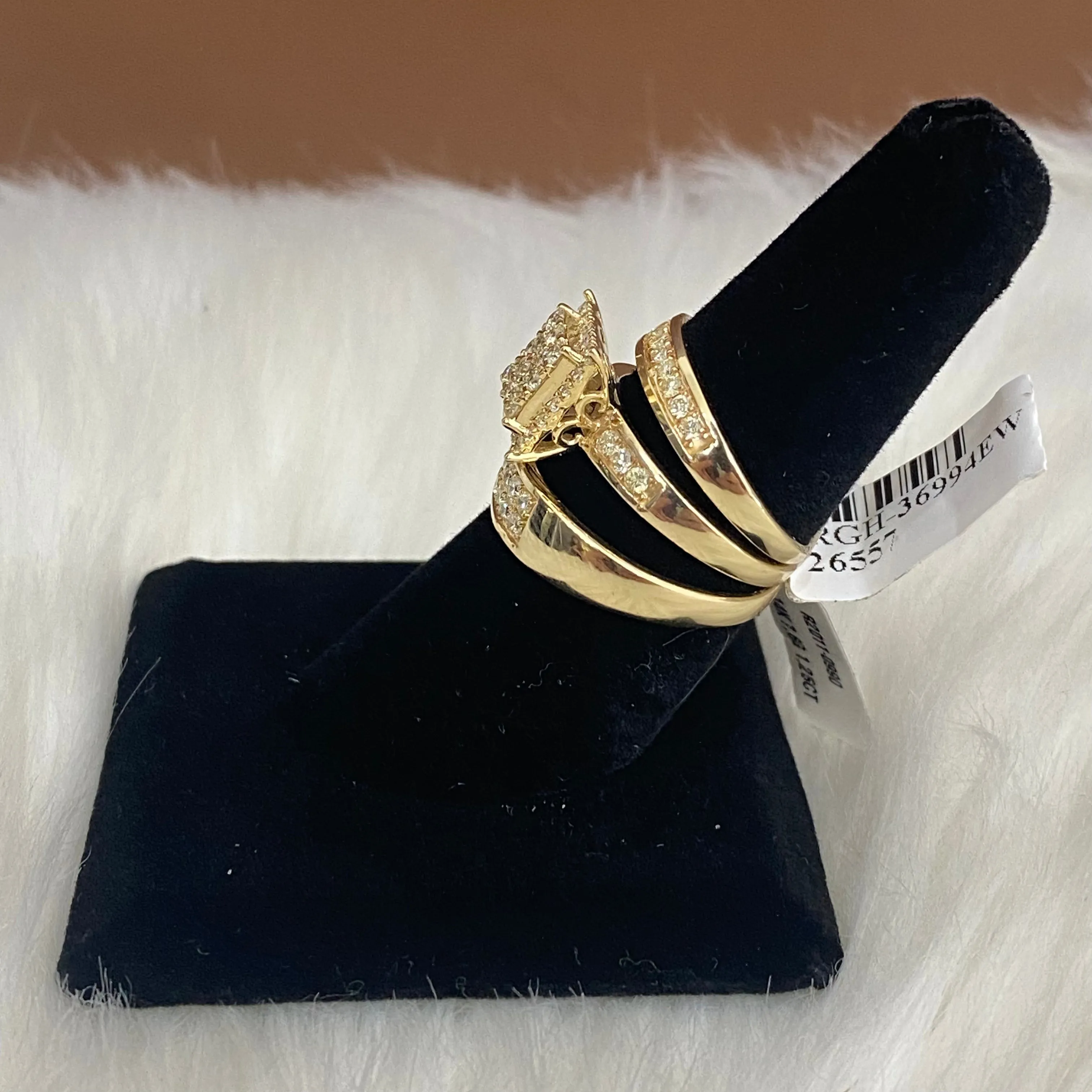 14K Yellow Gold Diamond Luxury Square Trio Engagement Ring 1.25Ct Dia / 7.6gr / Size 7W/10M
