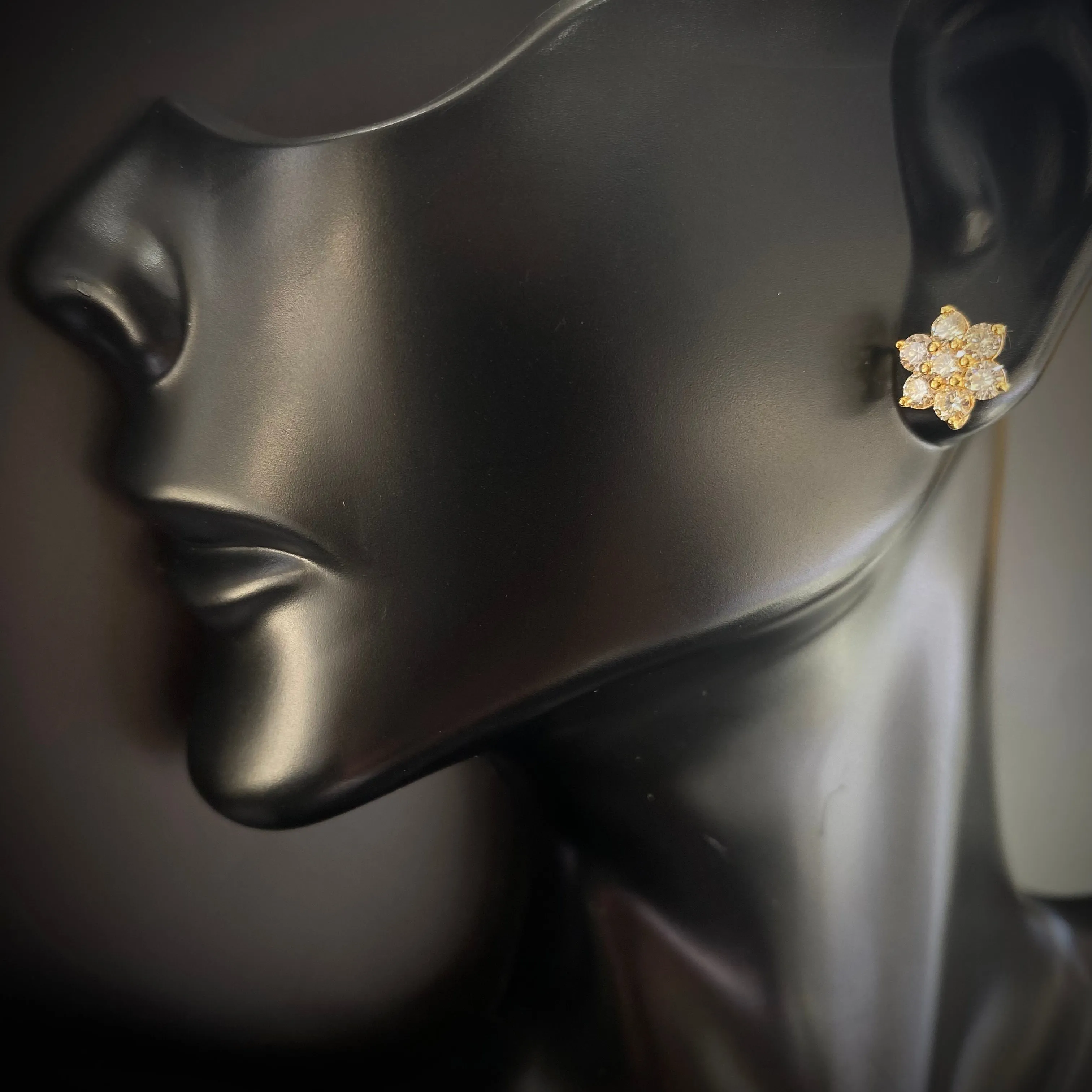 14K Yellow Gold Flower Diamond Stud Earrings 0.21Ct / 1.8gr