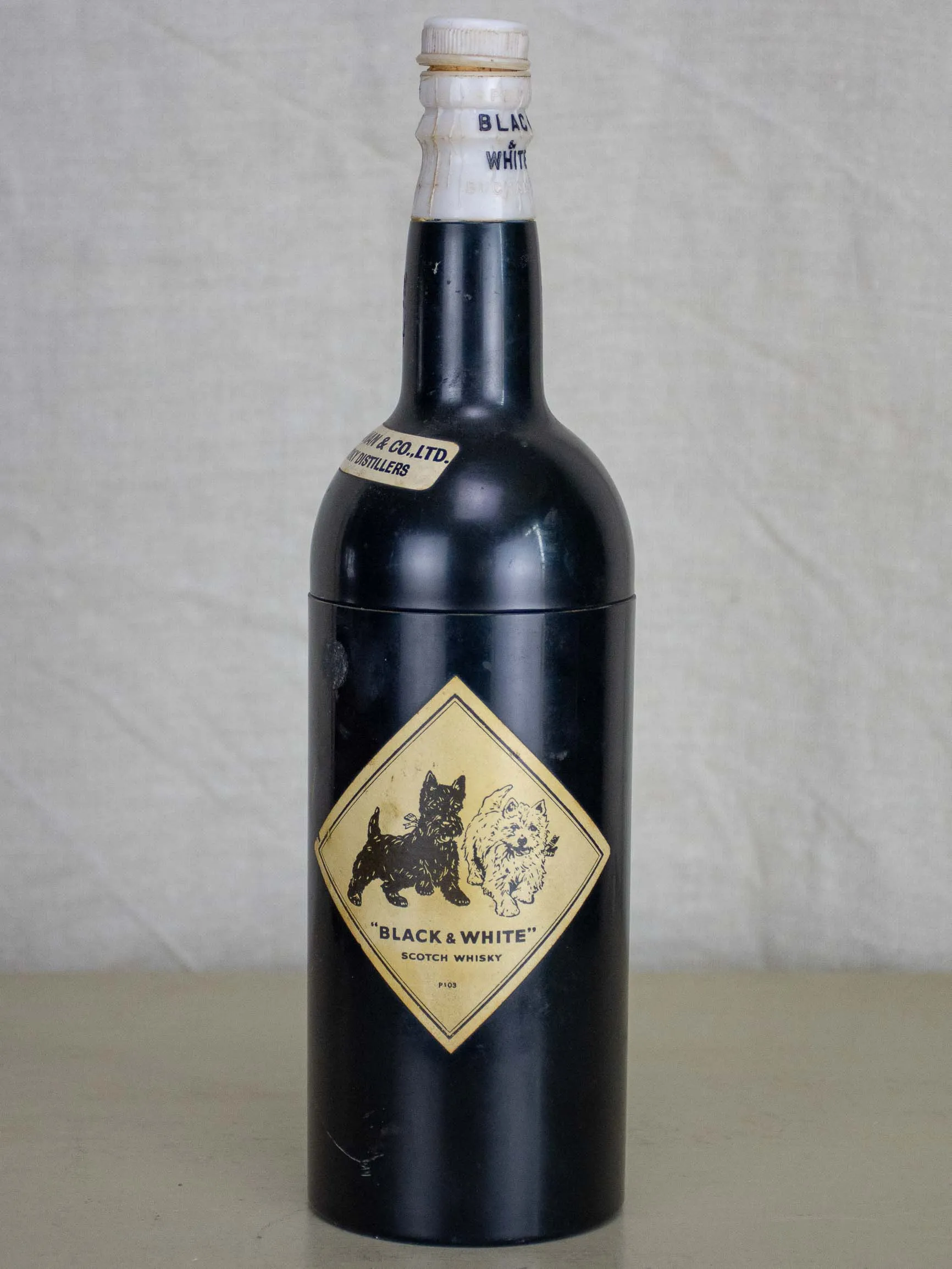 Black and White Whisky cigarette holder music bottle