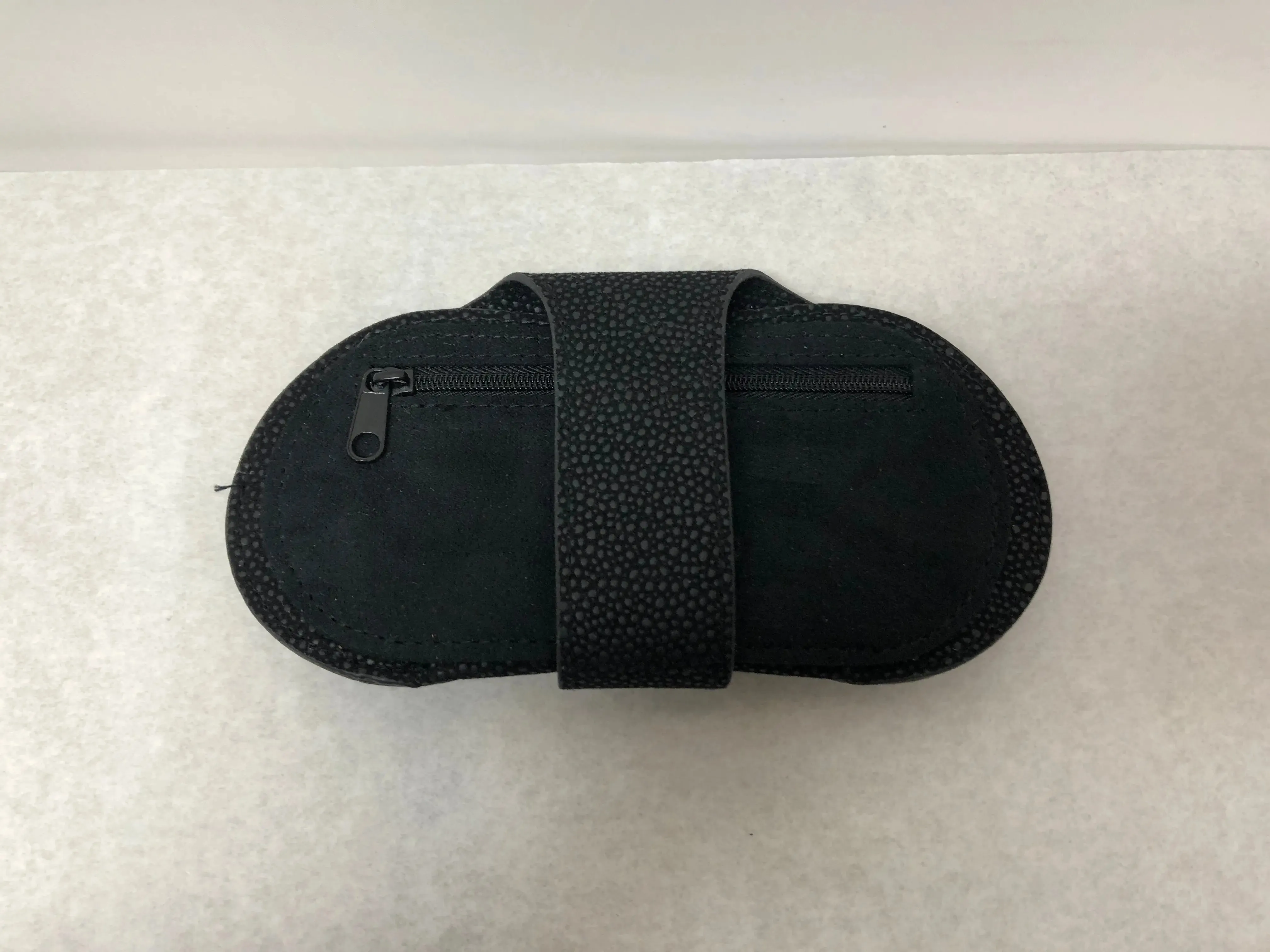 Black Eyeglass Tab Close Case and Storage with Zipper Pocket | KMOPT-133