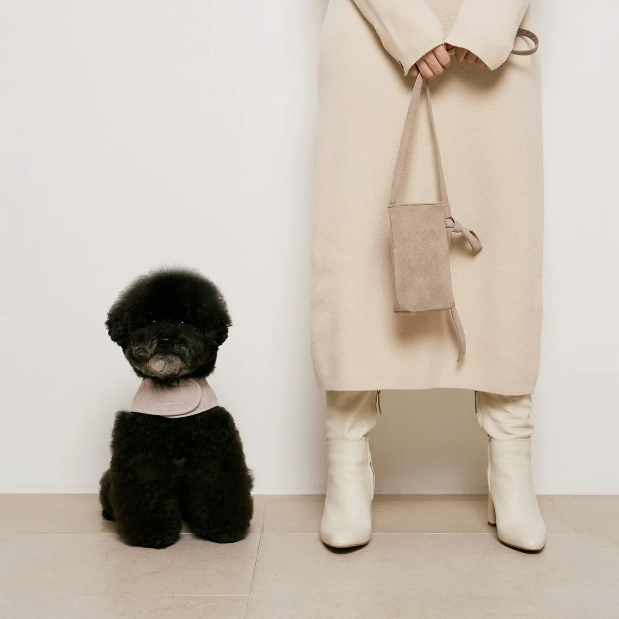 Cross Poop Bag Taupe