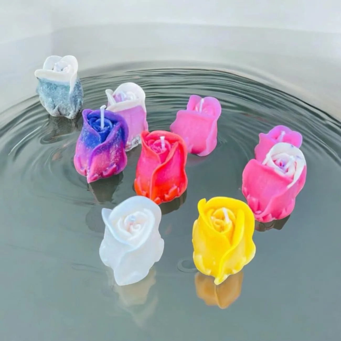 Handmade carved scented candle - Roses design