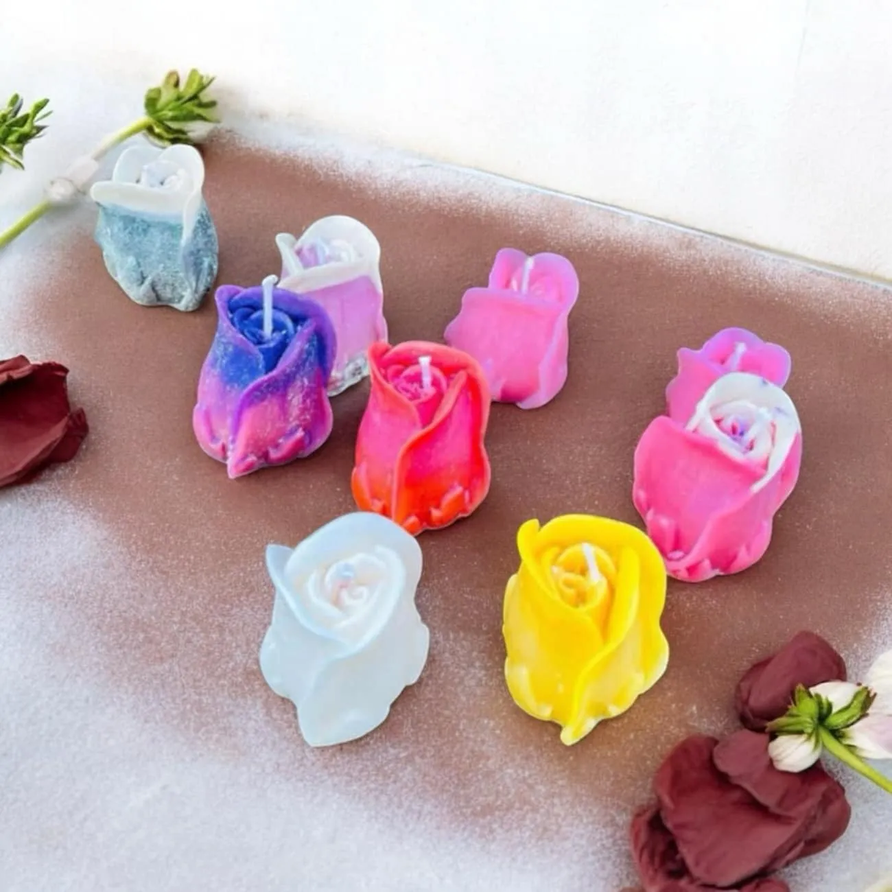 Handmade carved scented candle - Roses design