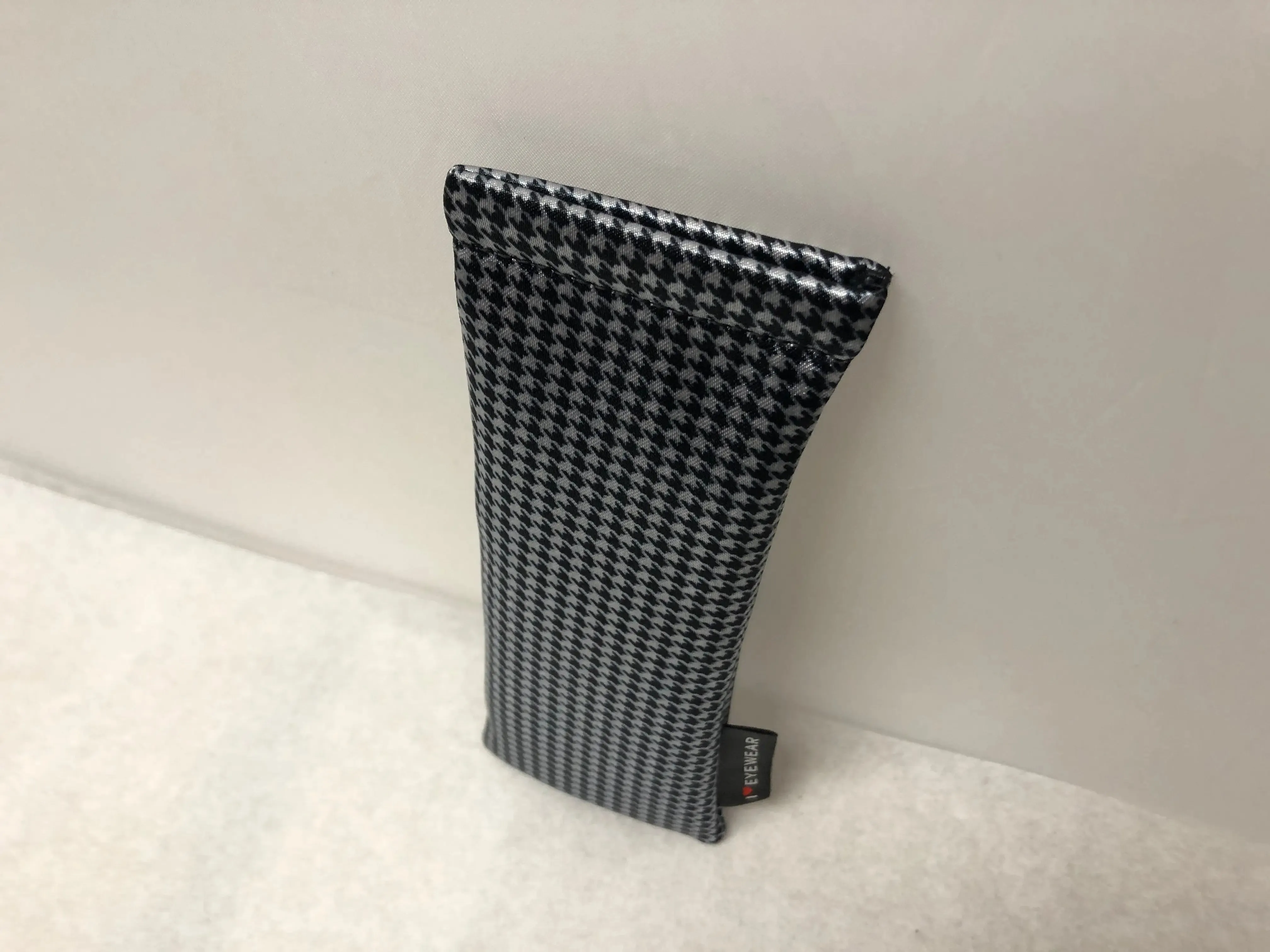 I Love Eyewear Herringbone B & W Optical Eyeglass Pouch Case Storage | KMOPT-123