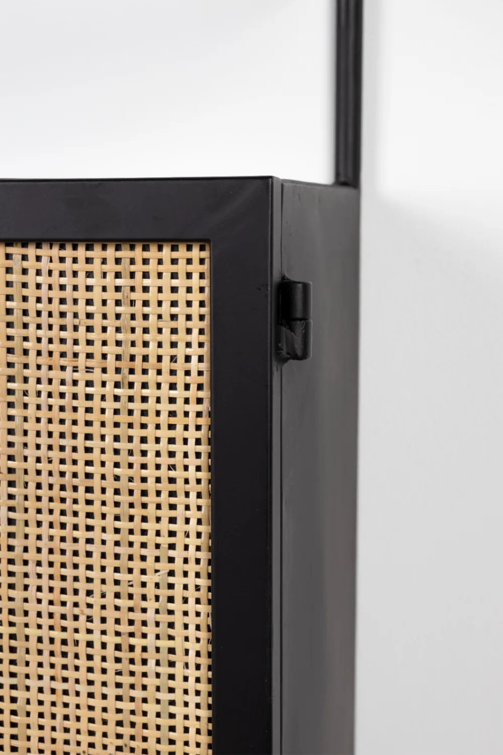 Modern Wall Wine Shelf | DF Guuji