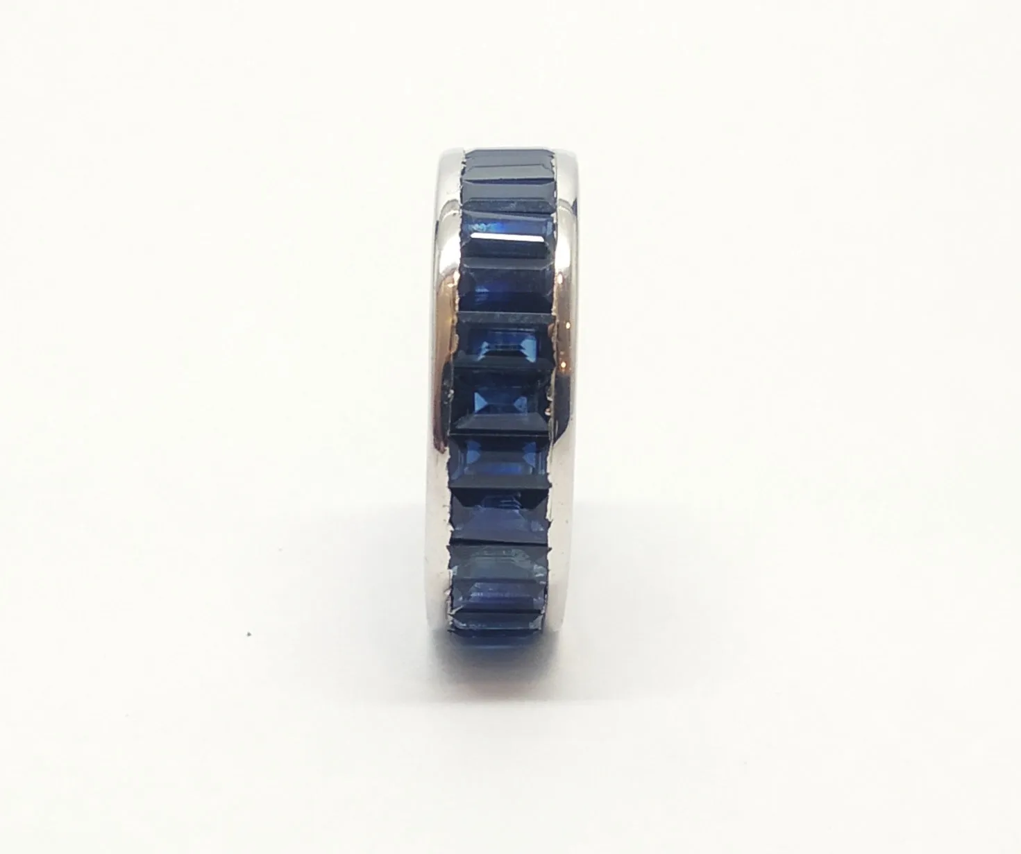 SEAMLESS BAGUETTE SAPPHIRE  RING RNG-165
