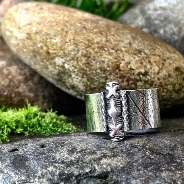 Sterling silver kisses ring. UK size Q.