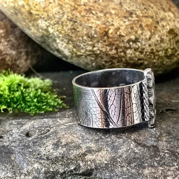 Sterling silver kisses ring. UK size Q.