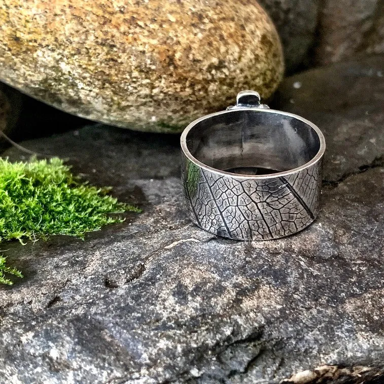 Sterling silver kisses ring. UK size Q.