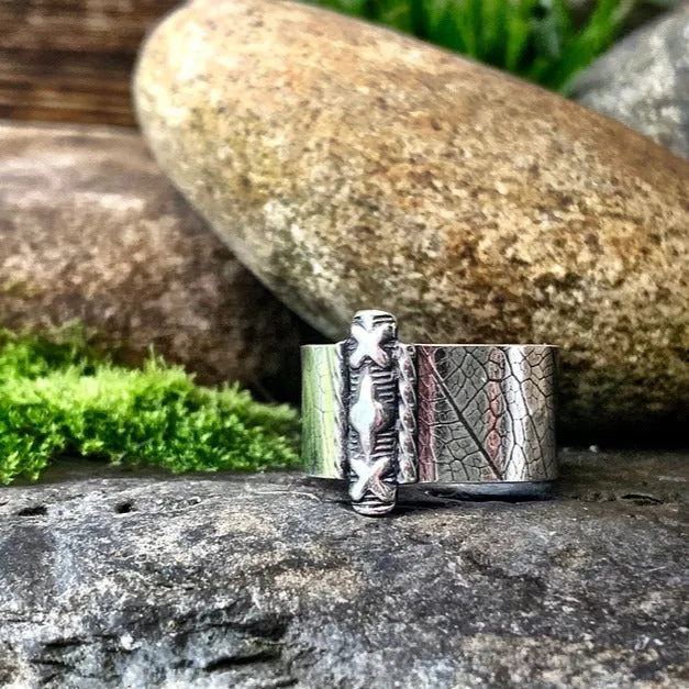 Sterling silver kisses ring. UK size Q.