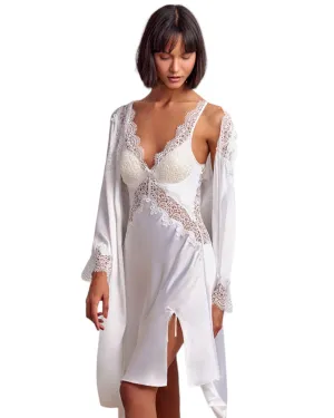 Superb long satin robe with laces hands